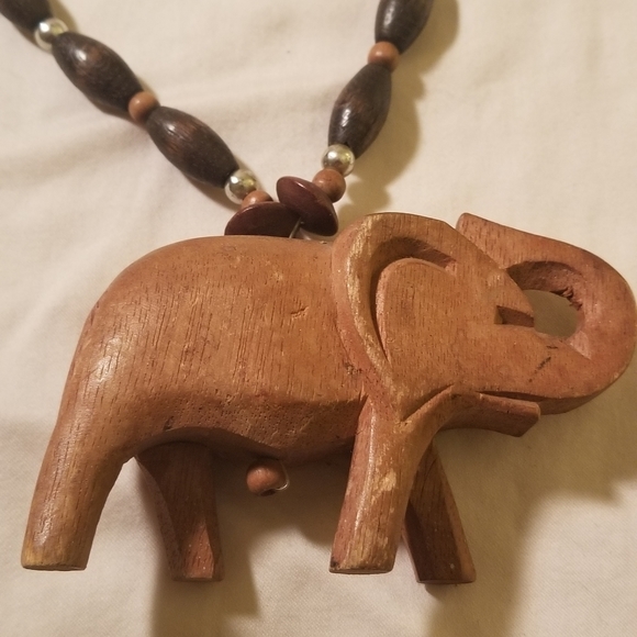 🖤 Animal Wooden Necklace - Picture 2 of 5